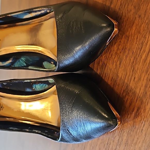 Ted Baker Black Pumps with Rose Gold Details - Picture 3 of 8